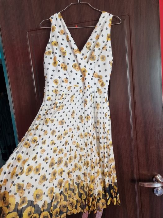 Vând rochite în stare foarte bună
