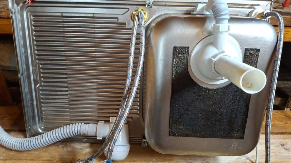 Кухонная мойка  в сборе