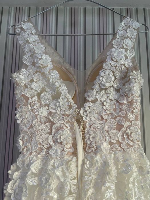 Сватбена рокля (+ ПОДАРЯВАМ кринолин с три обръча)