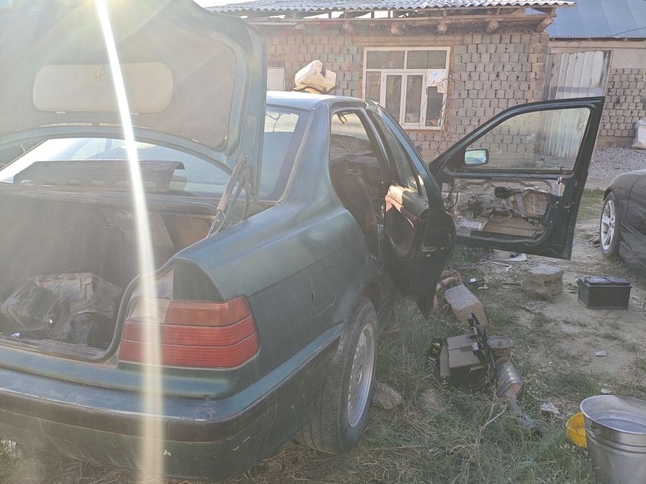 Продаю бмв е36 по запчастям