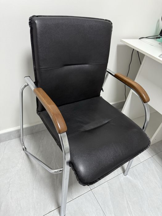 Офисные стулья отличном