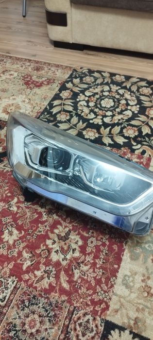 Far dreapta Ford KUGA