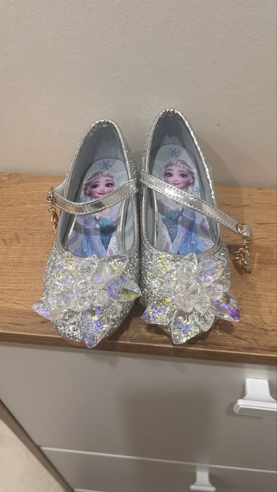 Продам детские туфли