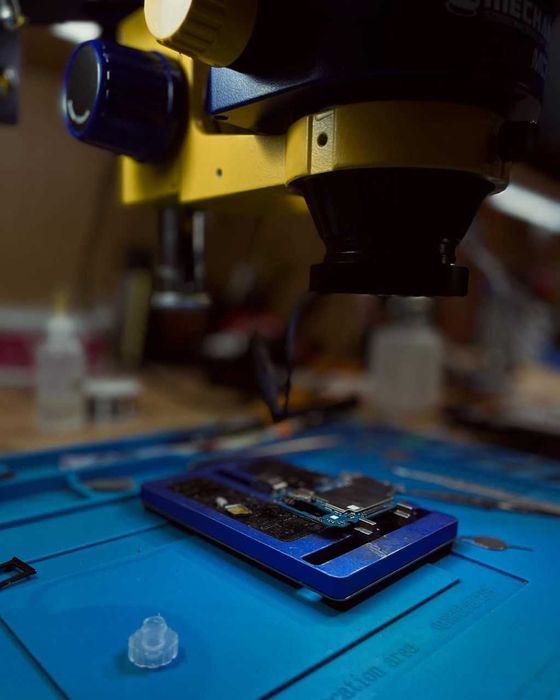 Service reparații iPhone - Schimbare geam / spate / capac / display