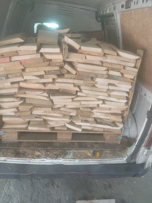 Vând lemne de foc deșeuri esență tare lemn uscat la palet.