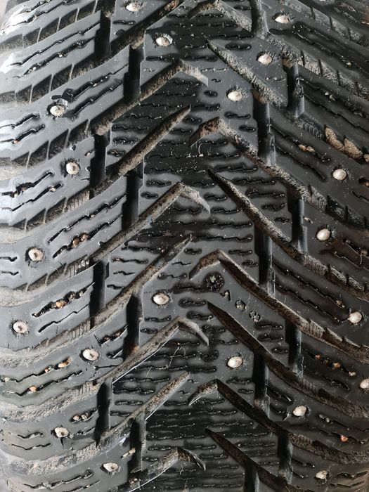 Nokian Hakkapelitta 8. 225/60/17