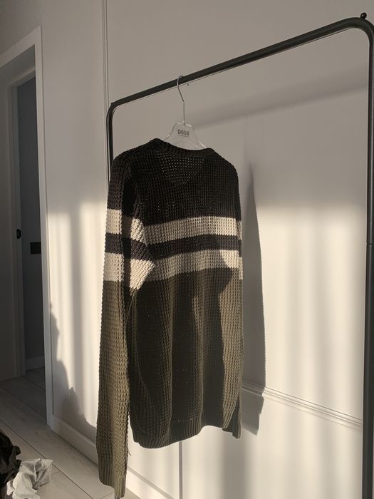 Свитер темно зеленый