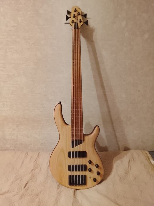 Продам Cort B5 Element — 5-струнная бас-гитара