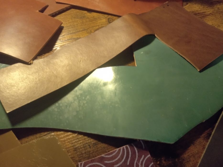 Bucati medii si mici de piele dura