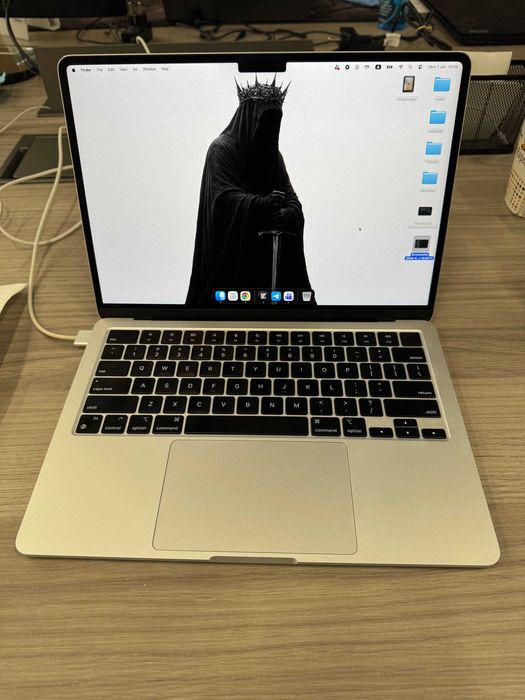 Очень срочно продаю свой Macbook Air m2 silver, состояние идеальное