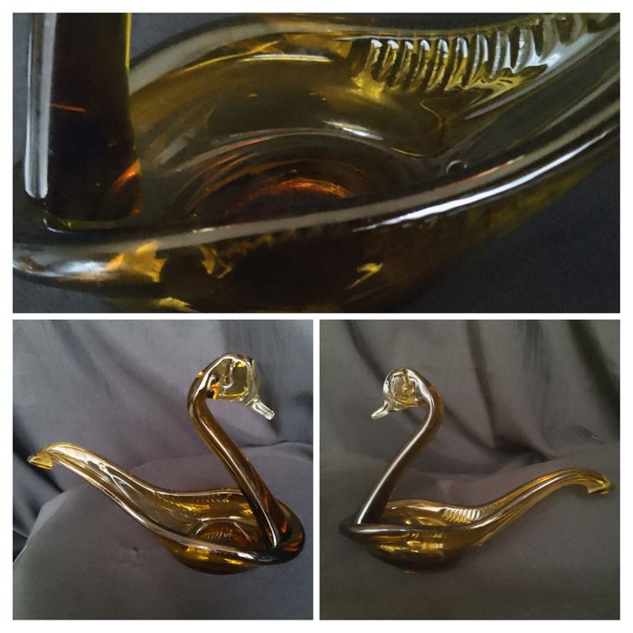 Стеклянные статуэтки лебедей. Винтаж.