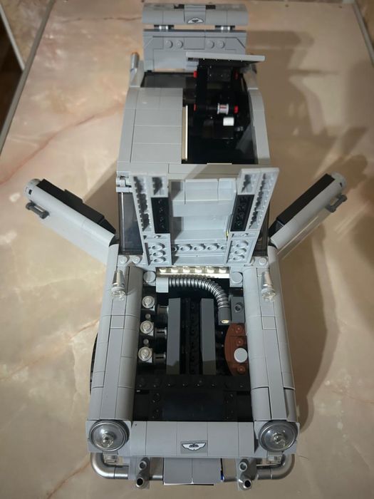 Модель (LEGO) машина Aston Martin 007 DB5