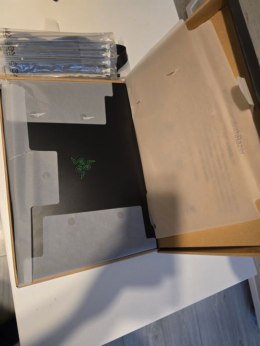 Razer Blade 18 – i9-14900HX / RTX 4080 12GB / 32GB RAM / 1TB SSD / Mini-LED 18" Laptop Gaming workstation