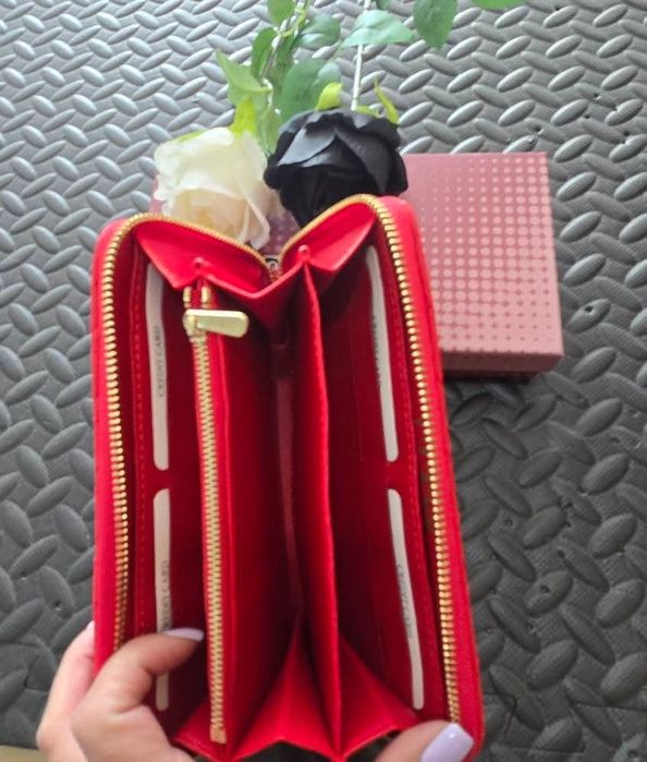 Дамски портфейли