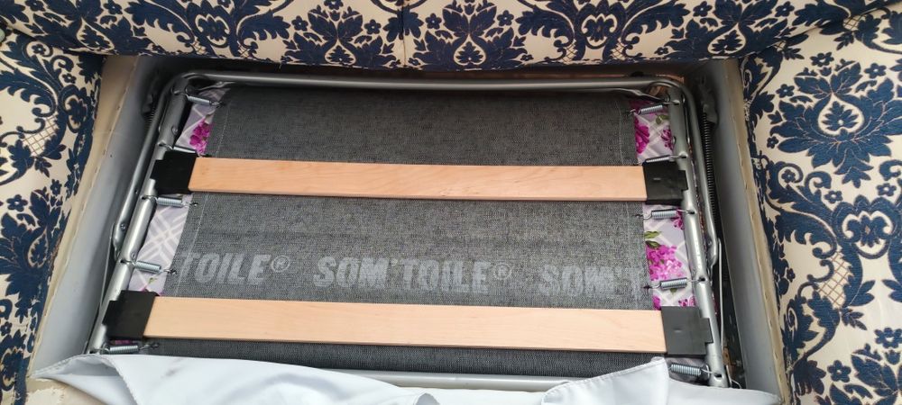 Диван в хорошем состоянии.