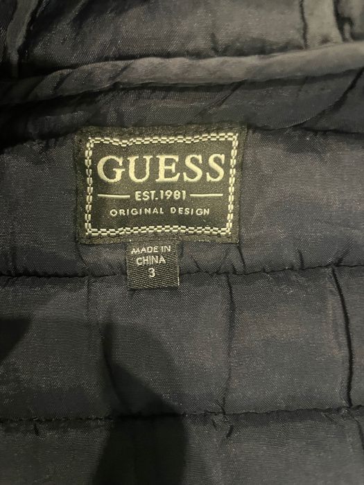 Яке момче GUESS,
