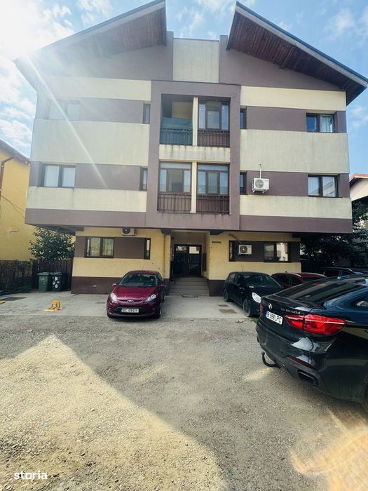 Vand apartament cu curte, metrou Dimitrie Leonida