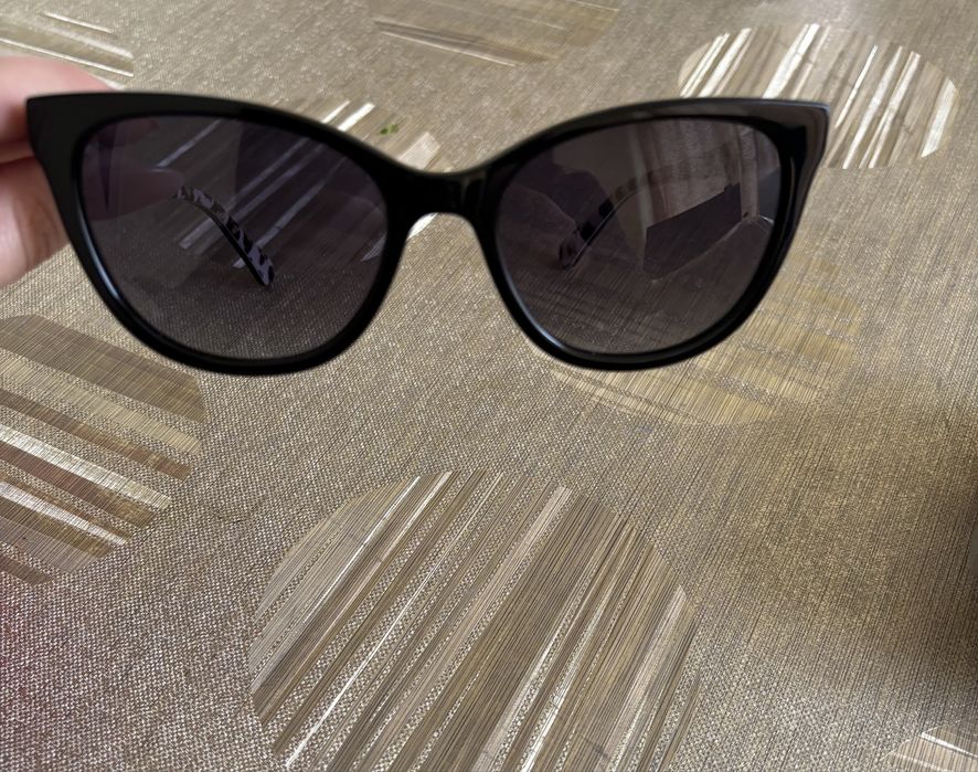 Слънчеви очила Moschino + калъф