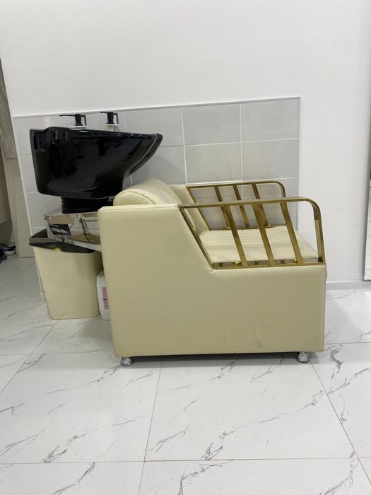 Продам кресло парикмахерская