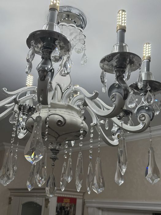 Шикарная фарфоровая люстра