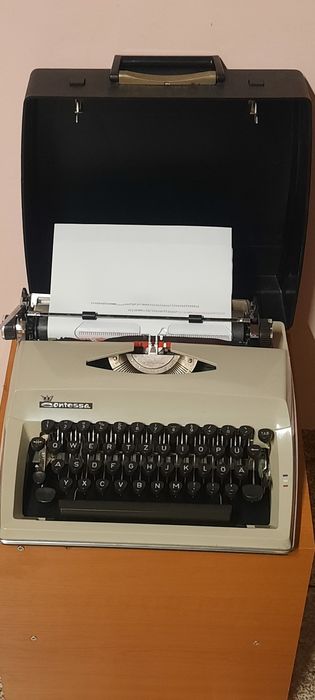 Mașină de scris Adler Contessa impecabilă