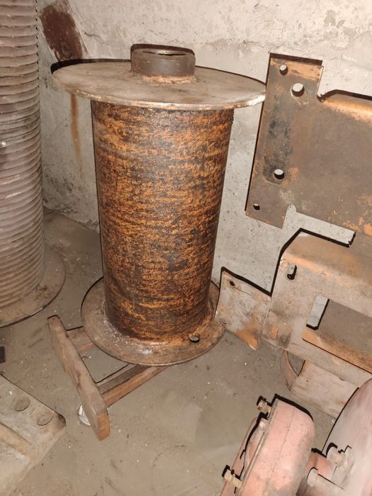 Станина и тросовые барабаны