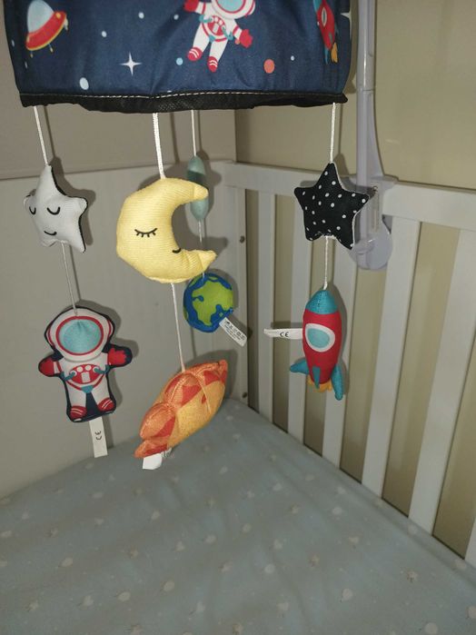 CHIPOLINO Музикална въртележка за легло и кошара КОСМОС