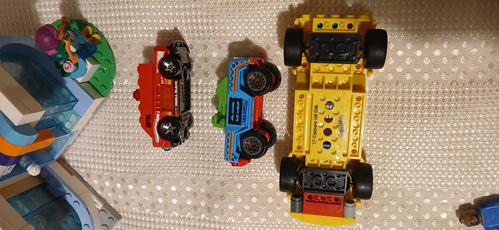 Lego original Magazinul de înghețată,mașini HOT Wheels, băncuțe, figurine