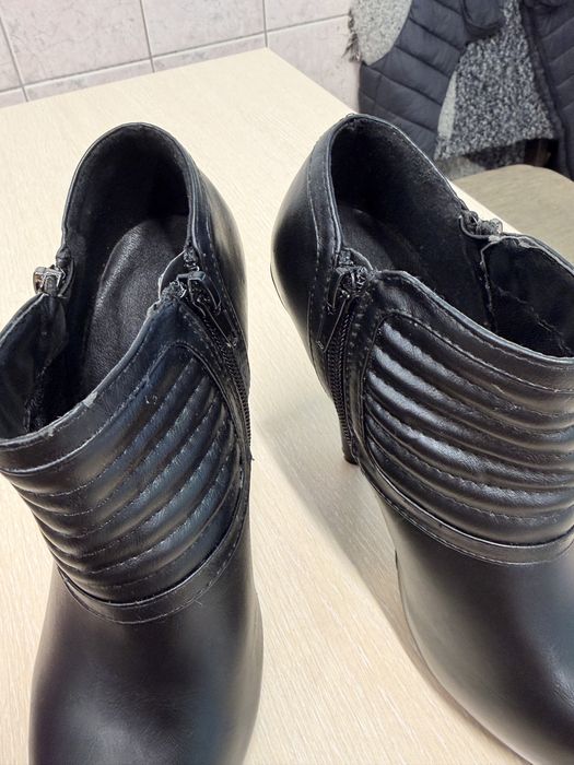 Дамски боти на ток