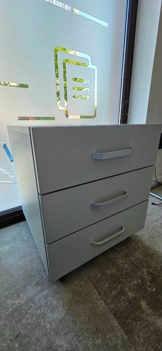 Vand mobilier birou cu 3 sertare