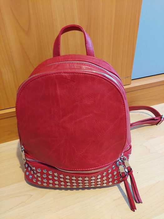 Дамска раница в червен цвят