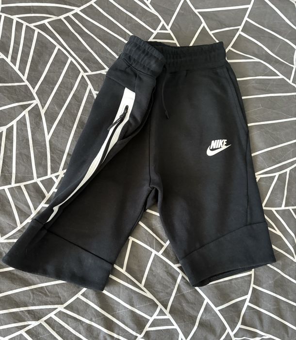 Къси гащи Nike tech fleece
