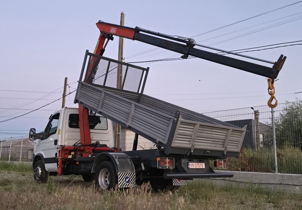 Iveco Daily 60c15 ,65c15,70c15,35c15 basculabil trilateral cu macara Palfingher PK 5000  , cat  C