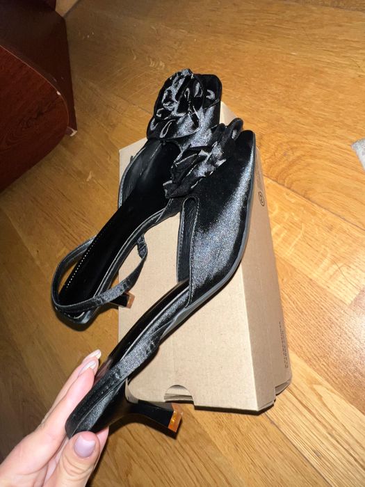 Босоножки бежевые