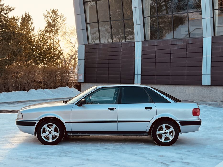Audi 80 B4 автомат в отличном состоянии.