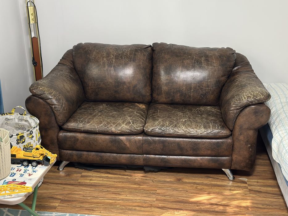 Офисный диван кожаный б/у