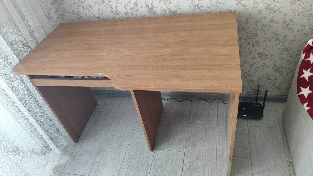 Продам компьютерный стол