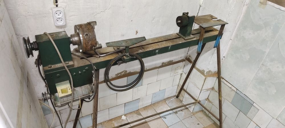 Продам токарный станок по дереву