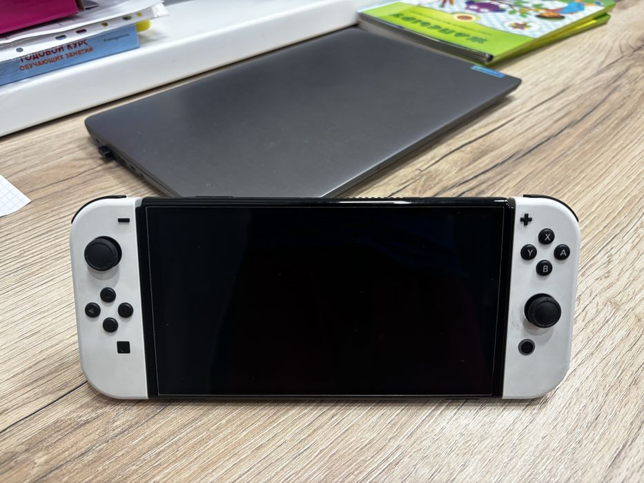 Игровая приставка Nintendo Switch OLED белый