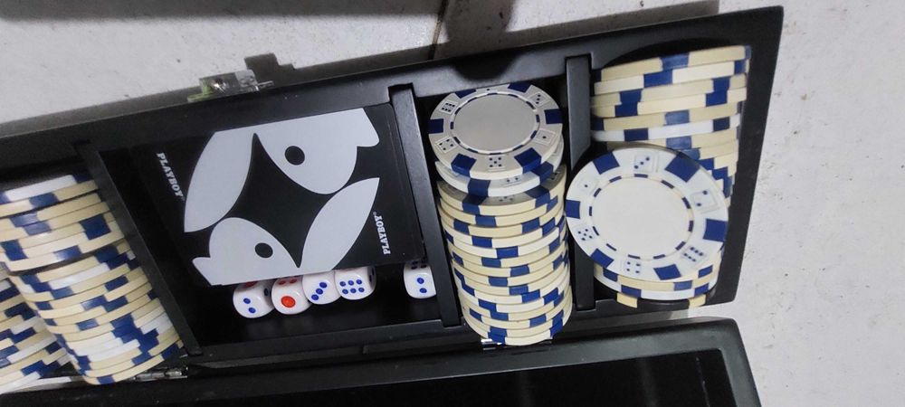 покер чипове комплекти