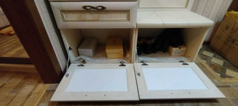 Продам прихожую состояние новое