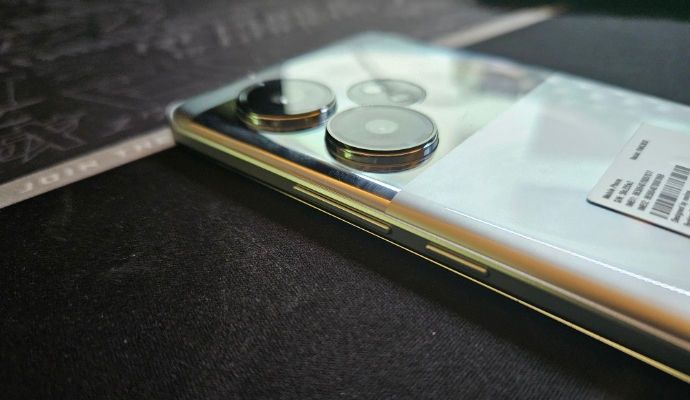 Realme GT 6T (12/256GB) (Liber de rețea)(Ca Nou!)