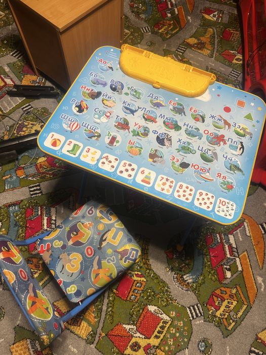 Продам детский стол со стулом в комплекте