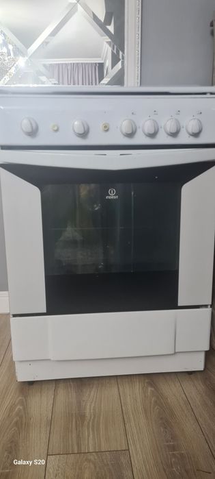 Продам Газовую плиту