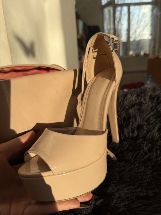 Лачени токчета с платформи