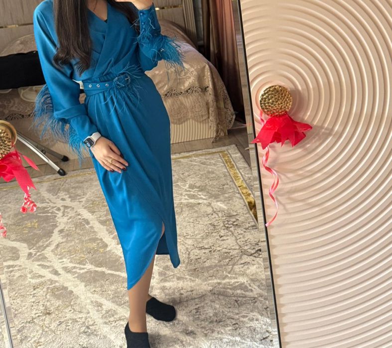 Синее платья ___