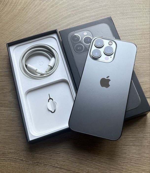 iPhone 13 PRO / battery 93%