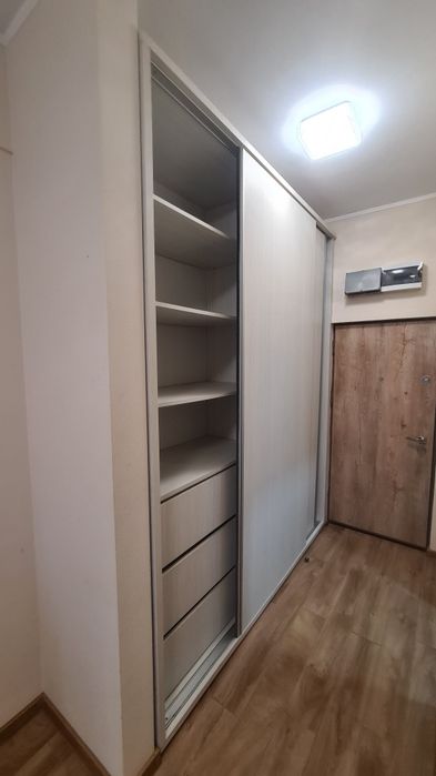 Închiriez garsoniera