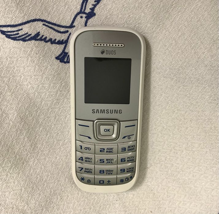 Продам кнопочный Samsung GT-E1202i