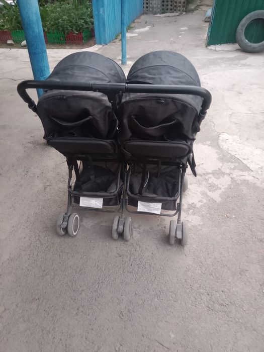 Коляска двухместная